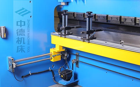 ZDPK-6325高精度滾珠絲桿后檔料結(jié)構(gòu),可調(diào)式檔指,手搖升降,可適應(yīng)不同模具;橫梁雙線(xiàn)軌設(shè)計(jì),零游隙.jpg ZDPK-6325高精度滾珠絲桿后檔料結(jié)構(gòu),可調(diào)式檔指,手搖升降,可適應(yīng)不同模具;橫梁雙線(xiàn)軌設(shè)計(jì),零游隙.jpg