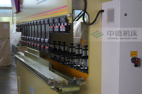 ZDPK-10032巨大開(kāi)啟高度專為制造不銹鋼水槽而設(shè)計(jì) ZDPK-10032巨大開(kāi)啟高度專為制造不銹鋼水槽而設(shè)計(jì)