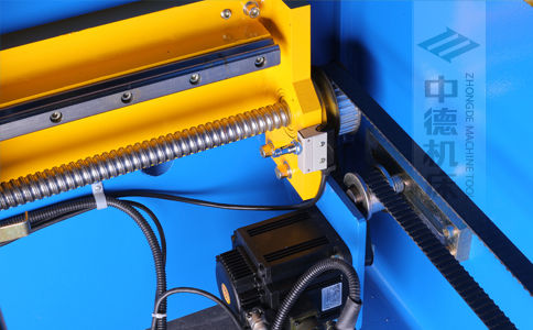 ZDPK-20032X軸配有滾珠絲桿及直線導軌，大功率伺服電機，鋼絲同步帶，能顯著提升X軸定位精度及速度 (2).jpg